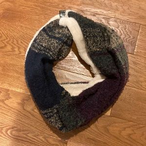 Twist infinity scarf